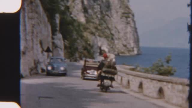 🇪🇸Hay viajes que no concluyen cuando se encienden las luces. Historias que continúan en la conversación, en la memoria y en los sentidos. En esta edición, Zinecittà celebra una experiencia que va más allá de la pantalla. Durante el festival, el viaje se prolonga gracias a 𝐇𝐞𝐫𝐦𝐞𝐬 𝐆𝐨𝐮𝐫𝐦𝐞𝐭, que transforma la cultura en una experiencia para compartir.  Si quieres continuar el recorrido en casa, utiliza el código 𝗭𝗜𝗡𝗘𝗖𝗜𝗧𝗧𝗔 y disfruta de un 𝟐𝟎% de 𝐝𝐞𝐬𝐜𝐮𝐞𝐧𝐭𝐨 en www.productositalianos.es  🇮🇹Ci sono viaggi che non finiscono quando si accendono le luci. Storie che continuano nella conversazione, nella memoria e nei sensi. In questa edizione, Zinecittà celebra un’esperienza che va oltre lo schermo. Durante il festival, il viaggio si prolunga grazie a @hermesgourmet , che trasforma la cultura in esperienza da vivere e condividere. Se desideri continuare il percorso a casa, utilizza il codice 𝗭𝗜𝗡𝗘𝗖𝗜𝗧𝗧𝗔 e approfitta di uno 𝟐𝟎% di 𝐬𝐜𝐨𝐧𝐭𝐨 su www.productositalianos.es  EUS 
🎬Badira argiak pizten direnean amaitzen ez diren bidaiak. Elkarrizketan, oroimenean eta zentzumenetan jarraitzen duten istorioak. Aurtengo edizioan, Zinecittà-k pantailatik harago doan esperientzia ospatzen du. Jaialdian zehar, bidaia 𝐇𝐞𝐫𝐦𝐞𝐬 𝐆𝐨𝐮𝐫𝐦𝐞𝐭-i esker luzatzen da, kultura partekatzeko eta bizitzeko aukera bihurtuz. 
Esperientzia etxean jarraitu nahi baduzu, erabili 𝗭𝗜𝗡𝗘𝗖𝗜𝗧𝗧𝗔 kodea eta gozatu 𝟐𝟎%eko 𝐝𝐞𝐬𝐤𝐨𝐧𝐭𝐮𝐚z www.productositalianos.es webgunean.  @italiatxiki #consolatogeneraleditaliamadrid @comitesmadrid @bilbaokultura @zinebifilmfest  #Zinecitta #productoitaliano #FilmFestival #gastronomia BilbaoCultura