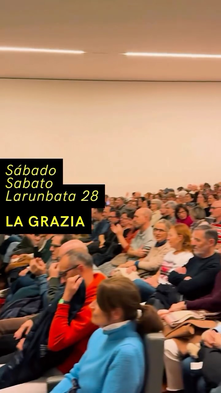 𝗭𝗜𝗡𝗘𝗖𝗜𝗧𝗧À | 𝗚𝗜𝗢𝗥𝗡𝗢 𝟲  🇪🇸 Anoche cerramos una semana increíble del festival de cine italiano con el estreno absoluto en España de 𝘓𝘢 𝘎𝘳𝘢𝘻𝘪𝘢 de 𝐏𝐚𝐨𝐥𝐨 𝐒𝐨𝐫𝐫𝐞𝐧𝐭𝐢𝐧𝐨. La sala estaba llena, nadie quería perderse esta historia sobre el poder, la conciencia y la duda. 𝐓𝐨𝐧𝐢 𝐒𝐞𝐫𝐯𝐢𝐥𝐥𝐨 y 𝐀𝐧𝐧𝐚 𝐅𝐞𝐫𝐳𝐞𝐭𝐭𝐢 dejaron una impresión inolvidable y Bilbao se convirtió en epicentro del cine italiano contemporáneo.  ¡Un cierre que quedará en la memoria de todos!  Gracias por acompañarnos una edición más en este viaje cinematográfico 🎬✨  🇮🇹 Ieri sera abbiamo chiuso una settimana incredibile del festival del cinema italiano con l’anteprima assoluta in Spagna di  𝘓𝘢 𝘎𝘳𝘢𝘻𝘪𝘢  di @paolosorrentino_real . La sala era piena, nessuno voleva perdersi questa storia sul potere, la coscienza e il dubbio. @toniservillo e @annaferzetti hanno lasciato un’impressione indimenticabile. Bilbao si è trasformata in centro del cinema italiano contemporaneo.  Grazie per averci accompagnato ancora una volta in questo viaggio cinematografico 🎬✨  EUS
🎬 Atzo gauean amaitu genuen Italiako Zine Jaialdiaren aste paregabea, Espainian 𝘓𝘢 𝘎𝘳𝘢𝘻𝘪𝘢 𝐏𝐚𝐨𝐥𝐨 𝐒𝐨𝐫𝐫𝐞𝐧𝐭𝐢𝐧𝐨-ren estreinatu absolutuarekin. Aretoa bete-betea zegoen, inork ez zuen istorio hau galdu nahi: botereaz, kontzientziaz eta zalantzaz. 𝐓𝐨𝐧𝐢 𝐒𝐞𝐫𝐯𝐢𝐥𝐥𝐨 eta 𝐀𝐧𝐧𝐚 𝐅𝐞𝐫𝐳𝐞𝐭𝐭𝐢 ahaztezina izan ziren, eta Bilbo Italiako zinemaren gune nagusi bihurtu zen.  Oroimen guztietan geratuko den amaiera paregabea izan zen!  Eskerrik asko beste behin bidaia zinematografiko honetan gurekin egoteagatik 🎬✨  @mubiespana @italiatxiki #consolatogeneraleditaliamadrid @comitesmadrid @bilbaokultura @zinebifilmfest @hermesgourmet @ehukulturak @milviamarigliano @orlandocinque  #zinecitta #LaGrazia #estrenonacional #PaoloSorrentino
