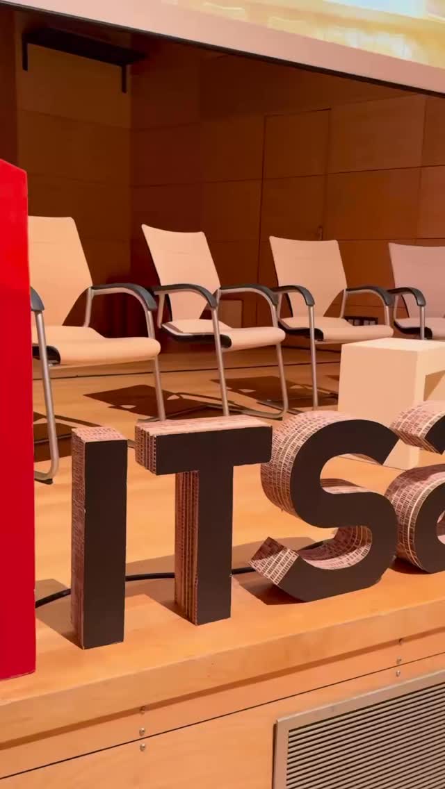 🇪🇸 Esta mañana hemos vivido en Bilbao una experiencia que demuestra que el mar conecta territorios. Con 𝐑𝐞𝐠𝐚𝐭𝐚 𝐂𝐮𝐥𝐭𝐮𝐫𝐚𝐥𝐞 hemos transformado la cultura en proyectos reales entre 𝐋𝐢𝐠𝐮𝐫𝐢𝐚 y el 𝐏𝐚í𝐬 𝐕𝐚𝐬𝐜𝐨: cine, encuentros empresariales en shipping, logística y tecnología impulsando alianzas entre Mediterráneo y Atlántico. Apostar por la 𝐁𝐥𝐮𝐞 𝐄𝐜𝐨𝐧𝐨𝐦𝐲 desde la cooperación 𝐜𝐮𝐥𝐭𝐮𝐫𝐚𝐥 es clave para generar oportunidades, fortalecer relaciones y construir un futuro compartido.  𝘌𝘷𝘦𝘯𝘵𝘰 𝘰𝘳𝘨𝘢𝘯𝘪𝘻𝘢𝘥𝘰 𝘤𝘰𝘯 𝘭𝘢 𝘤𝘰𝘭𝘢𝘣𝘰𝘳𝘢𝘤𝘪ó𝘯 𝘥𝘦 @maritimemuseumbilbao 𝘉𝘪𝘭𝘣𝘢𝘰.  🇮🇹 Con 𝐑𝐞𝐠𝐚𝐭𝐚 𝐂𝐮𝐥𝐭𝐮𝐫𝐚𝐥𝐞 abbiamo trasformato la cultura in progetti concreti tra 𝐋𝐢𝐠𝐮𝐫𝐢𝐚 e 𝐏𝐚𝐞𝐬𝐢 𝐁𝐚𝐬𝐜𝐡𝐢: dal cinema agli incontri tra imprese nei settori dello shipping, della logistica e della tecnologia, creando ponti tra Mediterraneo e Atlantico. Investire nella 𝐁𝐥𝐮𝐞 𝐄𝐜𝐨𝐧𝐨𝐦𝐲 attraverso la cooperazione 𝐜𝐮𝐥𝐭𝐮𝐫𝐚𝐥𝐞 significa generare opportunità e relazioni stabili.  𝘌𝘷𝘦𝘯𝘵𝘰 𝘰𝘳𝘨𝘢𝘯𝘪𝘻𝘻𝘢𝘵𝘰 𝘤𝘰𝘯 𝘭𝘢 𝘤𝘰𝘭𝘭𝘢𝘣𝘰𝘳𝘢𝘻𝘪𝘰𝘯𝘦 𝘥𝘪 @maritimemuseumbilbao 𝘉𝘪𝘭𝘣𝘢𝘰.  EUS
🎬 𝐑𝐞𝐠𝐚𝐭𝐚 𝐂𝐮𝐥𝐭𝐮𝐫𝐚𝐥𝐞-rekin kultura proiektu erreal bihurtu dugu 𝐋𝐢𝐠𝐮𝐫𝐢𝐚 eta 𝐄𝐮𝐬𝐤𝐚𝐝𝐢𝐫𝐞𝐧 artean: zinema eta shipping, logistika eta teknologia arloetako topaketak elkartuz, Mediterraneoa eta Atlantikoa lotu ditugu. 𝐁𝐥𝐮𝐞 𝐄𝐜𝐨𝐧𝐨𝐦𝐲-aren aldeko apustuak, 𝐤𝐮𝐥𝐭𝐮𝐫𝐚𝐫𝐞𝐧 bidez, aukera berriak eta nazioarteko harreman sendoak sortzen ditu.  𝘌𝘬𝘪𝘵𝘢𝘭𝘥𝘪𝘢 @maritimemuseumbilbao 𝘉𝘪𝘭𝘣𝘰𝘳𝘦𝘯 𝘭𝘢𝘨𝘶𝘯𝘵𝘻𝘢𝘳𝘦𝘬𝘪𝘯 𝘢𝘯𝘵𝘰𝘭𝘢𝘵𝘶𝘵𝘢.  @italiatxiki @comitesmadrid @bilbao_udala @regioneliguria @davidefalteria @mausciarra @manuelaboni_  #RegataCulturale #Liguria #BlueEconomy #GenovaBilbao #basquecountry 🇮🇹