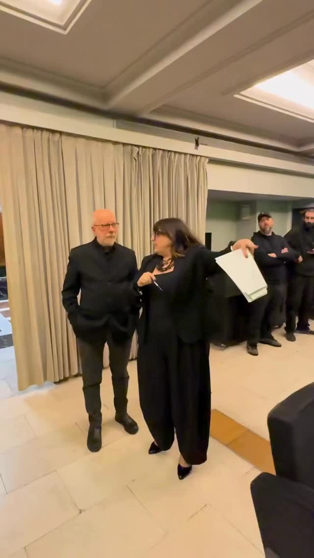 𝗭𝗜𝗡𝗘𝗖𝗜𝗧𝗧À 𝟮𝟬𝟮𝟲 | 𝗚𝗜𝗢𝗥𝗡𝗢 𝟭  🇪🇸 Ayer vivimos un encuentro fascinante tras la proyección de 𝘐𝘭 𝘳𝘪𝘵𝘰𝘳𝘯𝘰 𝘥𝘪 𝘔𝘢𝘤𝘪𝘴𝘵𝘦. Escuchar al director 𝐌𝐚𝐮𝐫𝐢𝐳𝐢𝐨 𝐒𝐜𝐢𝐚𝐫𝐫𝐚 y a los actores 𝐆𝐢𝐮𝐬𝐞𝐩𝐩𝐞 𝐀𝐛𝐛𝐚𝐠𝐧𝐚𝐥𝐞 y 𝐒𝐭𝐞𝐯𝐞 𝐃𝐞𝐥𝐥𝐚 𝐂𝐚𝐬𝐚 compartir cómo narran el territorio a través del cine fue un auténtico privilegio. El coloquio nos permitió profundizar en la construcción del personaje y en la visión creativa detrás de la película. Proyectos así demuestran lo necesario que es generar espacios de diálogo cultural.  Un evento organizado en colaboración con 𝐑𝐞𝐠𝐢𝐨𝐧𝐞 𝐋𝐢𝐠𝐮𝐫𝐢𝐚 y 𝐑𝐞𝐠𝐚𝐭𝐚 𝐂𝐮𝐥𝐭𝐮𝐫𝐚𝐥𝐞 en  𝐒𝐚𝐥𝐚 𝐁𝐁𝐊  🇮🇹 Ieri abbiamo vissuto un incontro davvero stimolante dopo la proiezione de 𝘐𝘭 𝘳𝘪𝘵𝘰𝘳𝘯𝘰 𝘥𝘪 𝘔𝘢𝘤𝘪𝘴𝘵𝘦. Il regista @mausciarra e gli attori @giuseppe.abbagnale e @steve_dellacasa hanno condiviso il loro modo di raccontare il territorio attraverso il cinema. Il dialogo con il pubblico ha approfondito il personaggio e la visione creativa del film. Progetti così sono fondamentali per creare spazi di confronto culturale.  Un evento organizzato in collaborazione con 𝐑𝐞𝐠𝐢𝐨𝐧𝐞 𝐋𝐢𝐠𝐮𝐫𝐢𝐚 e 𝐑𝐞𝐠𝐚𝐭𝐚 𝐂𝐮𝐥𝐭𝐮𝐫𝐚𝐥𝐞 nella @salabbk.  EUS
🎬 Atzo topaketa aberasgarria bizi izan genuen 𝘐𝘭 𝘳𝘪𝘵𝘰𝘳𝘯𝘰 𝘥𝘪 𝘔𝘢𝘤𝘪𝘴𝘵𝘦 filmaren proiekzioaren ondoren. 𝐌𝐚𝐮𝐫𝐢𝐳𝐢𝐨 𝐒𝐜𝐢𝐚𝐫𝐫𝐚 zuzendariak eta  𝐆𝐢𝐮𝐬𝐞𝐩𝐩𝐞 𝐀𝐛𝐛𝐚𝐠𝐧𝐚𝐥𝐞 zein 𝐒𝐭𝐞𝐯𝐞 𝐃𝐞𝐥𝐥𝐚 𝐂𝐚𝐬𝐚 aktoreek zinemaren bidez lurraldea nola kontatzen duten partekatu zuten. Publikoarekin izandako solasaldiak pertsonaia eta filmaren ikuspegi sortzailea sakontzeko aukera eman zigun. Halako ekimenek kultur elkarrizketa sustatzeko duten garrantzia azpimarratzen dute.  𝐒𝐚𝐥𝐚 𝐁𝐁𝐊-an, 𝐑𝐞𝐠𝐢𝐨𝐧𝐞 𝐋𝐢𝐠𝐮𝐫𝐢𝐚 eta 𝐑𝐞𝐠𝐚𝐭𝐚 𝐂𝐮𝐥𝐭𝐮𝐫𝐚𝐥𝐞-rekin elkarlanean antolatutako ekitaldia.  improntafilms @italiatxiki #consolatogeneraleditaliamadrid @comitesmadrid @bilbaokultura @zinebifilmfest @hermesgourmet @mausciarra @steve_dellacasa @giuseppe.abbagnale @regioneliguria @lamialiguria  #Zinecitta #IlRitornodiMaciste #giuseppeabbagnale #FilmFestival