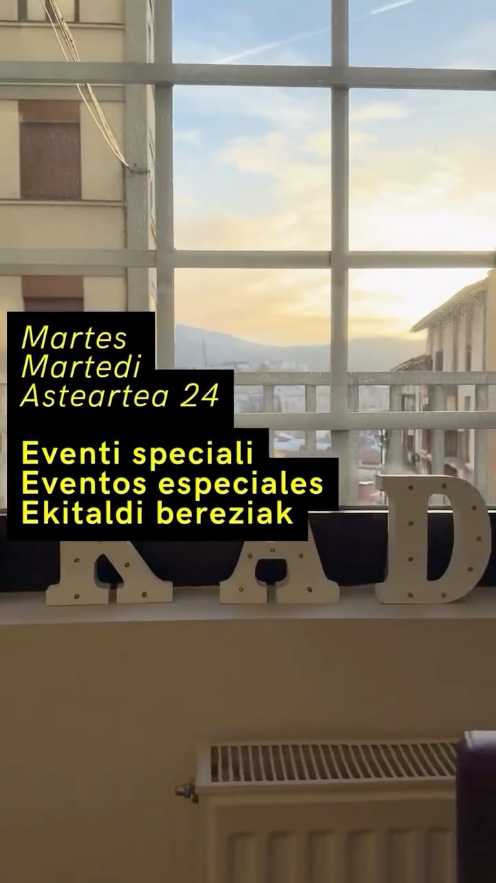 𝗭𝗜𝗡𝗘𝗖𝗜𝗧𝗧À | 𝗚𝗜𝗢𝗥𝗡𝗢 𝟮  🇪🇸Hoy vivimos una 𝐜𝐥𝐚𝐬𝐞 𝐩𝐫á𝐜𝐭𝐢𝐜𝐚 de italiano inolvidable en Zinecittà. De la mano de 𝐋𝐚𝐮𝐫𝐚 𝐌𝐚𝐧𝐠𝐨𝐧𝐢, aprendimos a través del cine y la mirada de grandes directores, en una sesión dinámica, participativa y llena de energía. Risas, preguntas, cultura y muchísimo aprendizaje para estudiantes B1 con ganas de ir más allá del aula.  Gracias a 𝐄𝐮𝐬𝐤𝐚𝐝𝐢𝐭𝐚𝐥𝐢𝐚 y a 𝐀𝐋𝐌𝐀 𝐄𝐝𝐢𝐳𝐢𝐨𝐧𝐢 por hacerlo posible. 
¡Qué experiencia tan enriquecedora!  🇮🇹 Oggi abbiamo vissuto una 𝐥𝐞𝐳𝐢𝐨𝐧𝐞 𝐩𝐫𝐚𝐭𝐢𝐜𝐚 di italiano davvero speciale a Zinecittà. Con @lamarlene abbiamo imparato attraverso il cinema e lo sguardo dei grandi registi, in modo dinamico e coinvolgente. Risate, interventi, cultura e tantissimo apprendimento per studenti B1 desiderosi di andare oltre la grammatica.  Grazie a @euskaditalia e a @almaedizioni per questa splendida collaborazione!  EUS
🎬 Gaur Zinecittàn italierazko 𝐤𝐥𝐚𝐬𝐞 𝐩𝐫𝐚𝐤𝐭𝐢𝐤𝐨 eta berezi bat bizi izan dugu. 𝐋𝐚𝐮𝐫𝐚 𝐌𝐚𝐧𝐠𝐨𝐧𝐢 -ren eskutik, zinema eta zuzendari handien begirada erabiliz ikasi dugu, modu dinamiko eta parte-hartzailean. Barre, galderak, kultura eta ikaskuntza handia B1 mailako ikasleentzat.  Eskerrik asko 𝐄𝐮𝐬𝐤𝐚𝐝𝐢𝐭𝐚𝐥𝐢𝐚-ri eta 𝐀𝐋𝐌𝐀 𝐄𝐝𝐢𝐳𝐢𝐨𝐧𝐢-ri elkarlanagatik!  #euskatitalia @italiatxiki #consolatogeneraleditaliamadrid @comitesmadrid @bilbaokultura @hermesgourmet  #Zinecitta #practicaitaliano #clasepractica