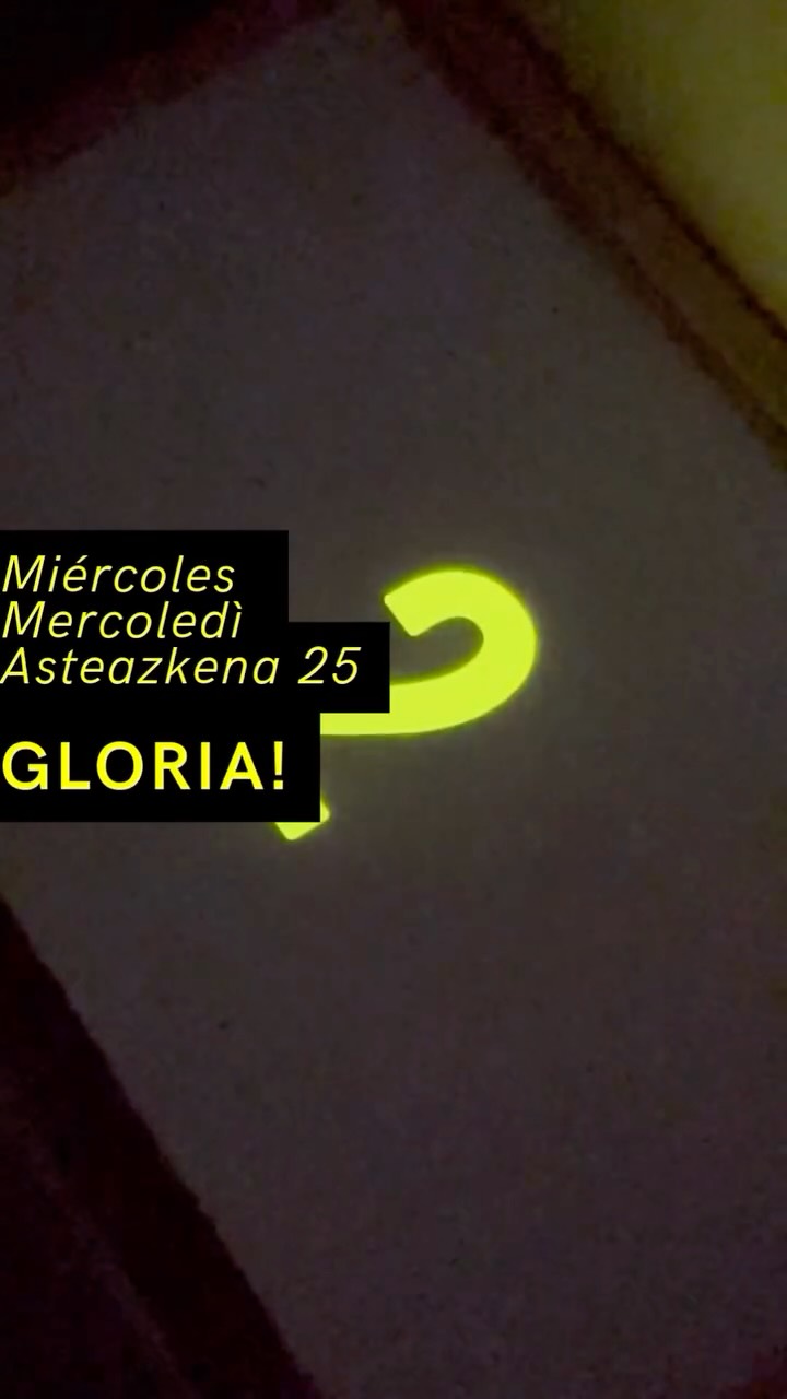 𝗭𝗜𝗡𝗘𝗖𝗜𝗧𝗧À | 𝗚𝗜𝗢𝗥𝗡𝗢 𝟯  🇪🇸Anoche vivimos una jornada increíble en el Festival de Cine Italiano Zinecittà en Bilbao. La proyección de 𝐆𝐥𝐨𝐫𝐢𝐚! fue la excusa perfecta para reunir a amantes del cine en una sala llena, con un ambiente cercano y participativo. Tras el pase, los aplausos y las conversaciones animadas demostraron que el festival no es sólo cine, sino un auténtico punto de encuentro cultural que se vive y se comparte.  🇮🇹Ieri sera abbiamo vissuto una giornata incredibile al Festival di Cinema Italiano Zinecittà di Bilbao. La proiezione di 𝐆𝐥𝐨𝐫𝐢𝐚! è stata l’occasione perfetta per riunire amanti del cinema in una sala gremita, con un’atmosfera calorosa e partecipativa. Dopo il film, applausi e conversazioni vivaci hanno dimostrato che il festival non è solo cinema, ma un vero punto d’incontro culturale da vivere e condividere.  EUS
🎬Atzo gau zoragarria bizi izan genuen Zinecittà Italiar Zinema Jaialdian, Bilbon. 𝐆𝐥𝐨𝐫𝐢𝐚! filmaren emanaldia aitzakia bikaina izan zen zinema zaleak areto bete batean elkartzeko, giro hurbil eta parte-hartzailearekin. Emanaldiaren ondoren, txaloek eta solasaldi biziek argi utzi zuten jaialdia ez dela soilik zinema, baizik eta bizitzeko eta partekatzeko kultur topagune paregabea.  @italiatxiki #consolatogeneraleditaliamadrid @comitesmadrid @bilbaokultura @zinebifilmfest @hermesgourmet @ehukulturak 
@margheritavicario @carlottagamba_ @anitarivaroli  #Zinecitta #Gloria! #FilmFestival